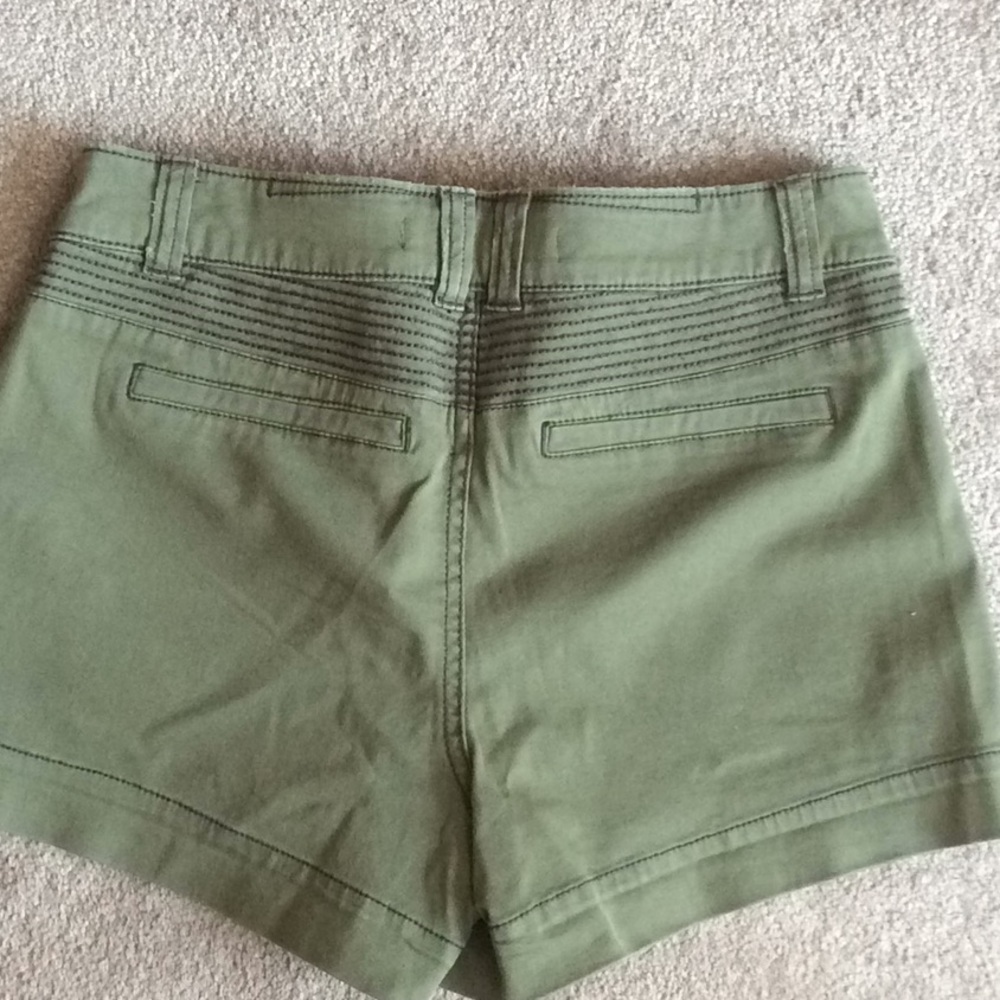 Shorts - Picture 2 of 3